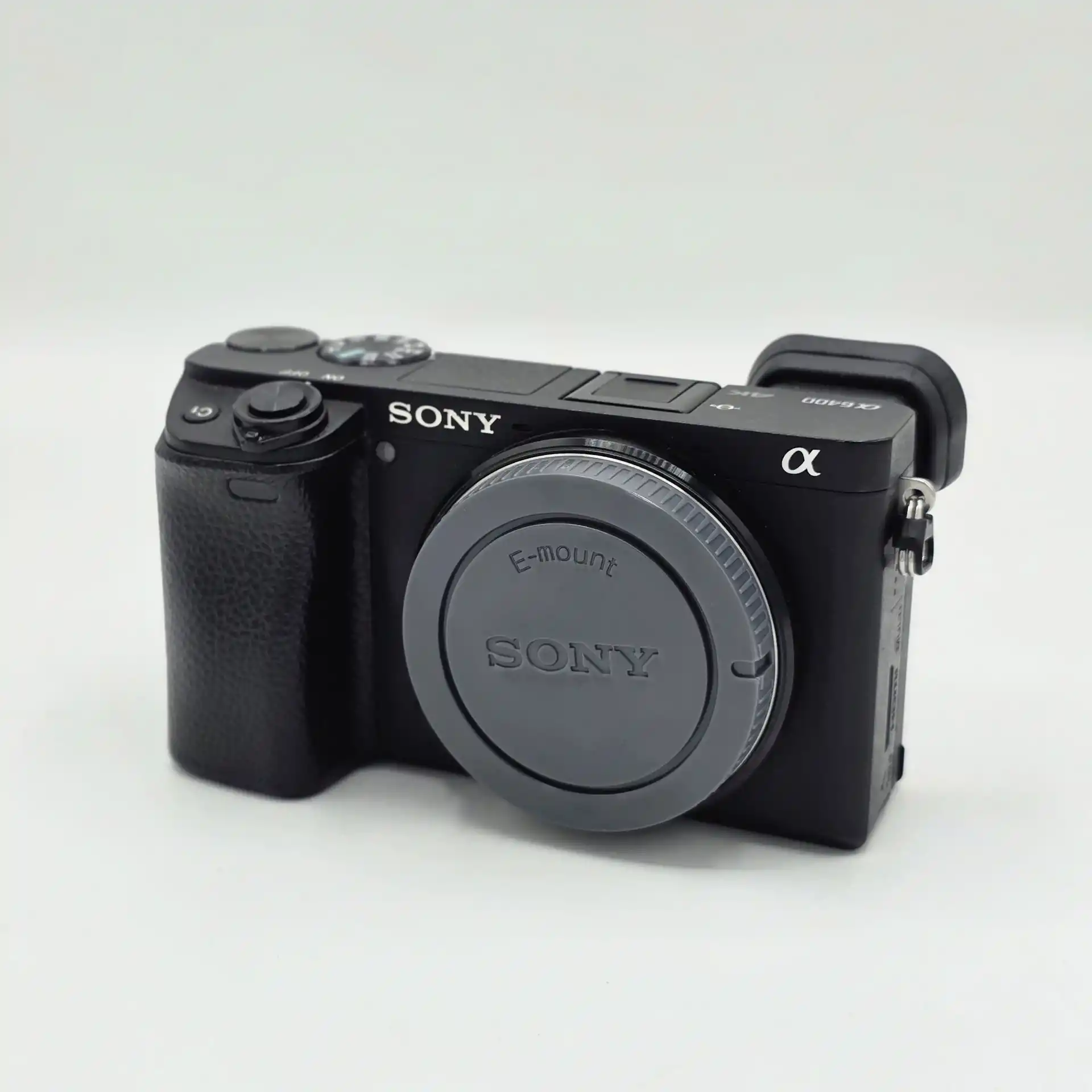 دوربین نیمه حرفه ای سونی | Sony A6400 Body دست دو